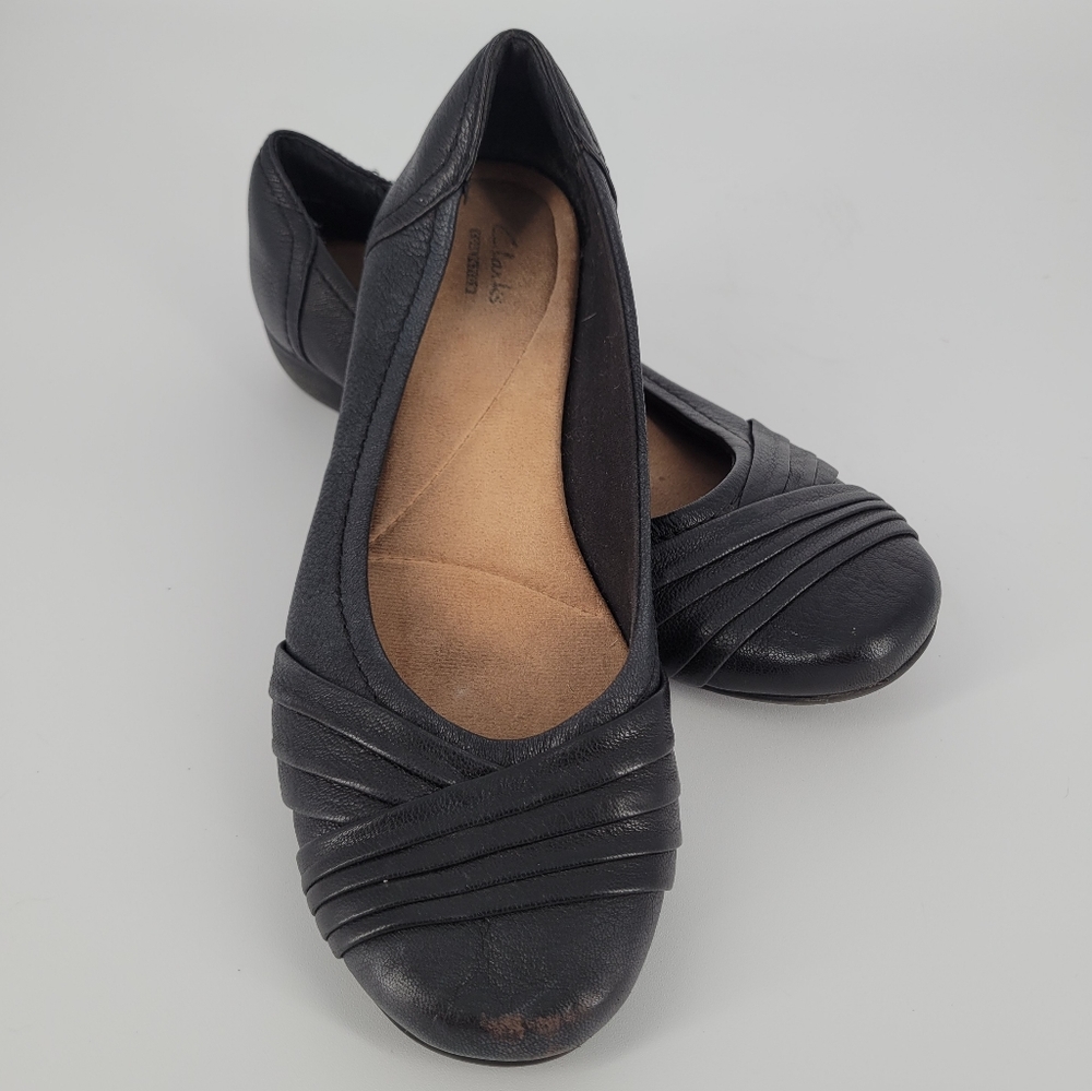 Size 8.5 Clarks Black Dress Flats